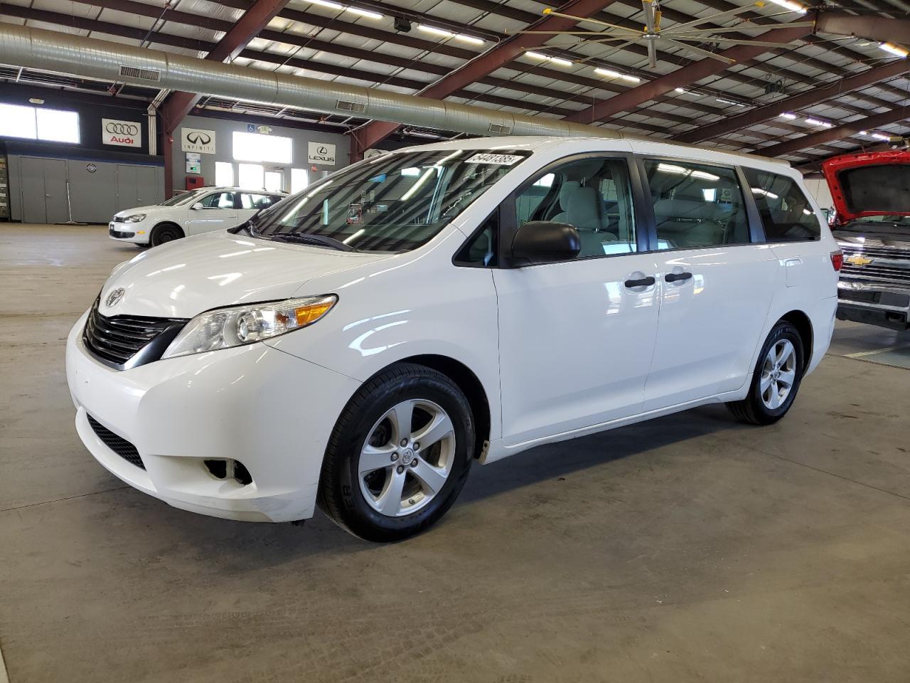 2015 TOYOTA SIENNA
