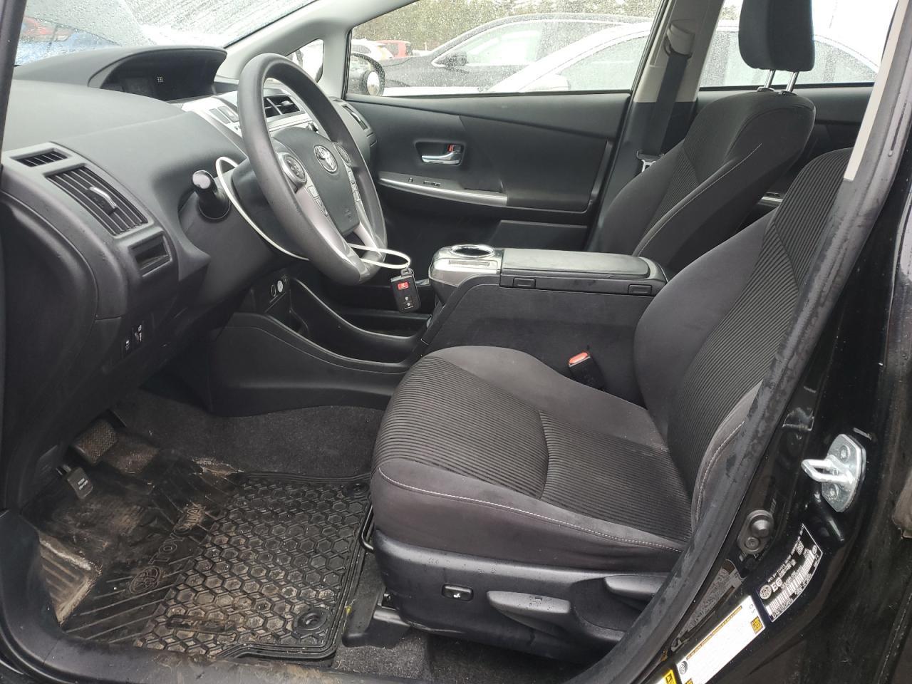 2017 TOYOTA PRIUS V - Image 7