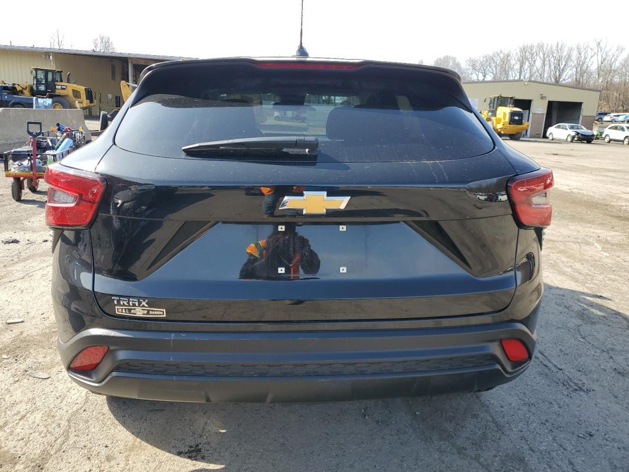 2024 CHEVROLET TRAX LS - Image 6