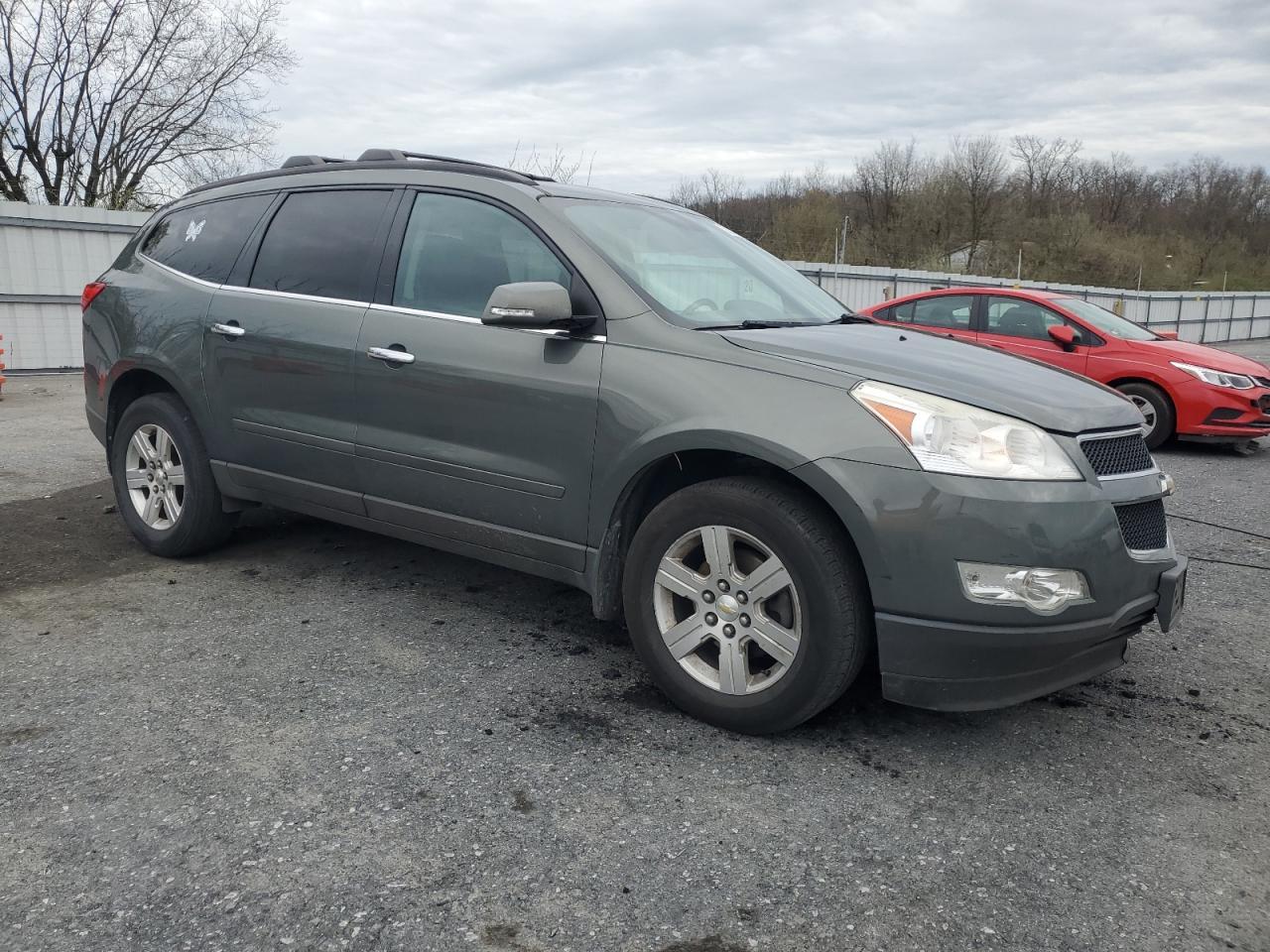 2011 CHEVROLET TRAVERSE L - Image 4