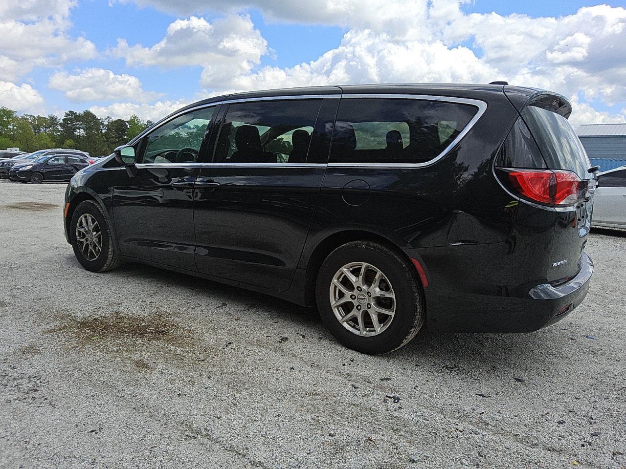 2022 CHRYSLER VOYAGER LX - Фото 2