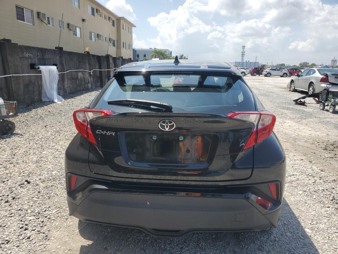 2019 TOYOTA C-HR XLE - Фото 6