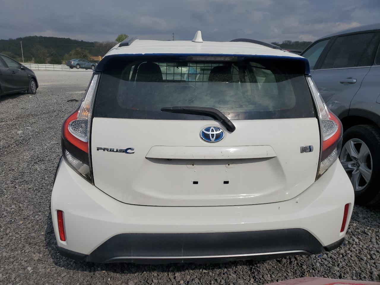 2018 TOYOTA PRIUS C - Image 6