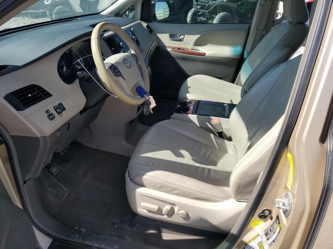 2011 TOYOTA SIENNA XLE - Фото 7