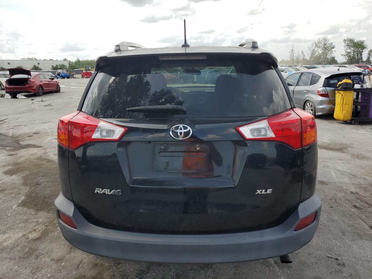 2015 TOYOTA RAV4 XLE - Image 6
