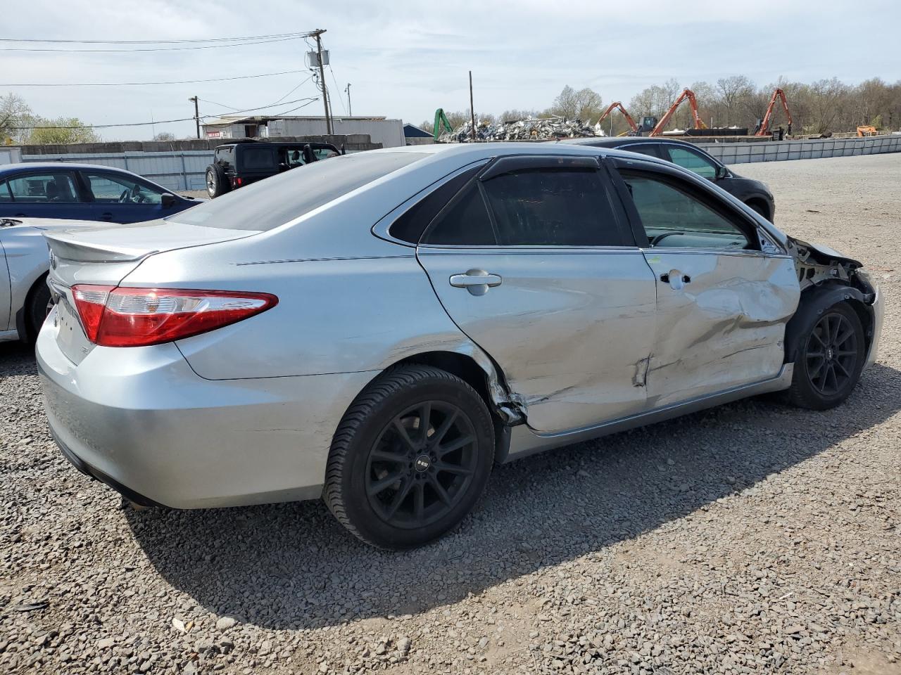 2015 TOYOTA CAMRY LE - Фото 3
