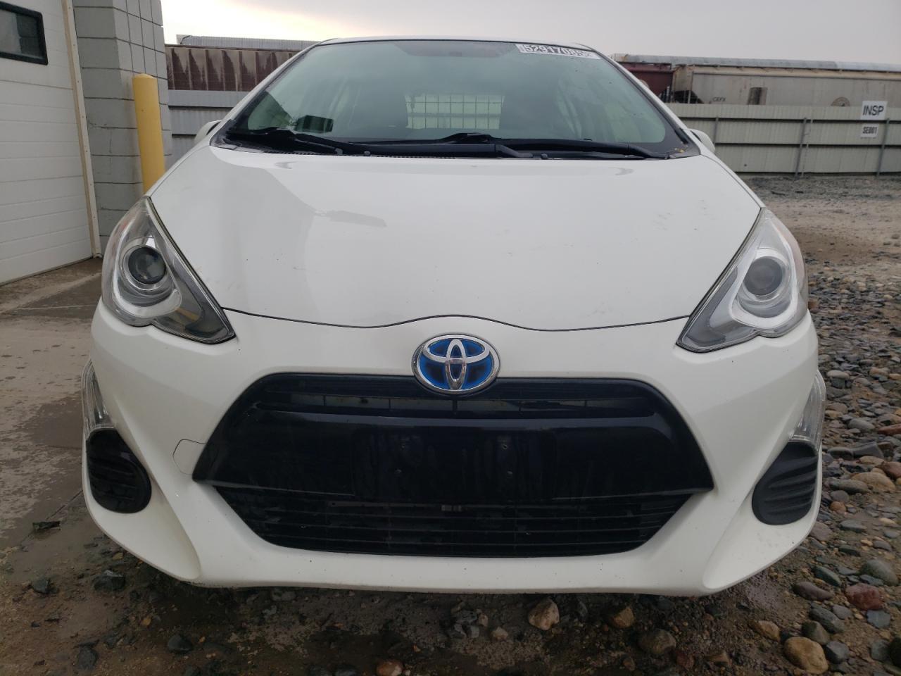 2016 TOYOTA PRIUS C - Image 5