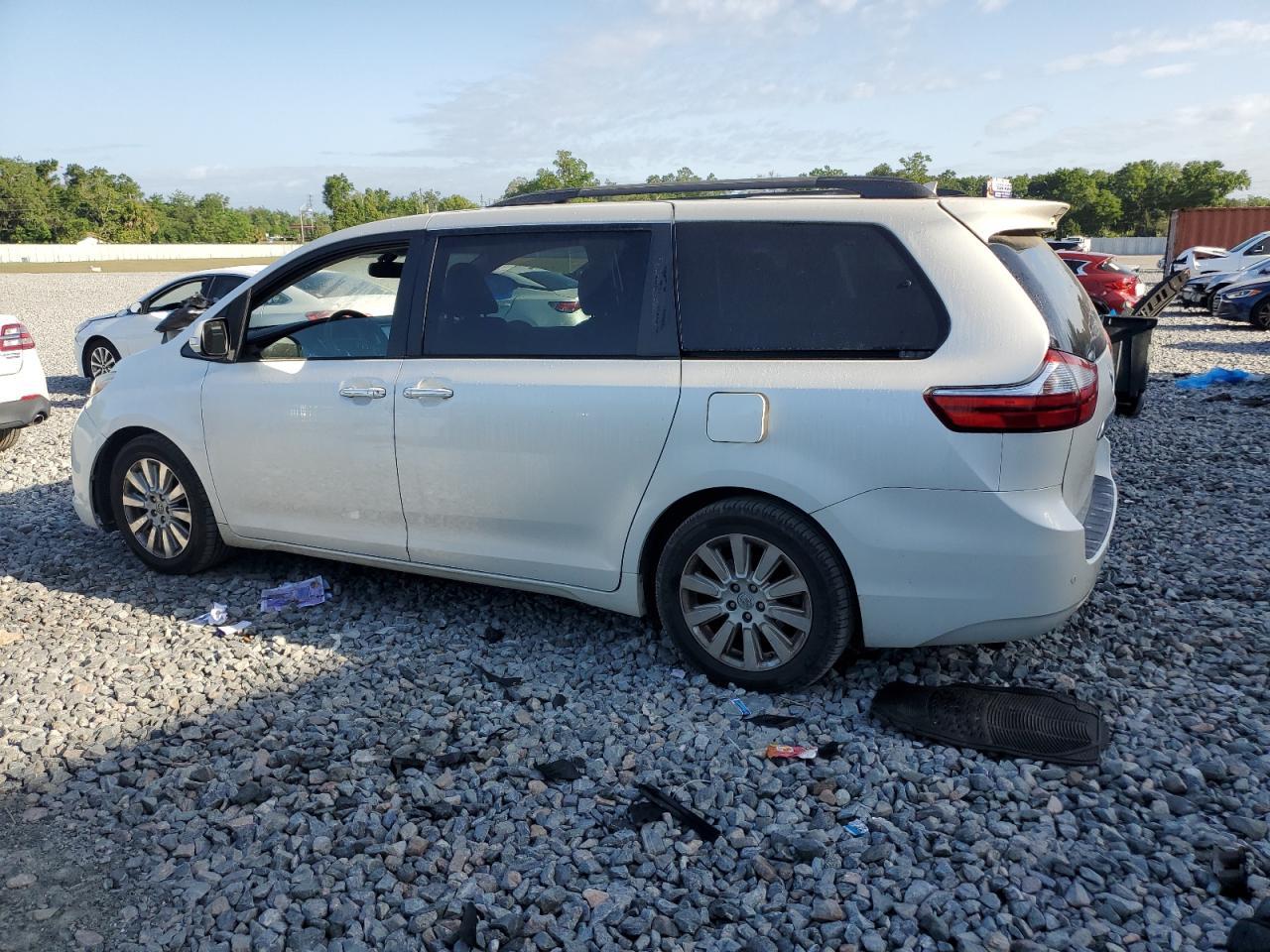 2015 TOYOTA SIENNA XLE - Фото 2
