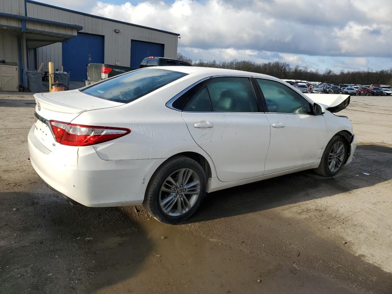 2017 TOYOTA CAMRY LE - Фото 3