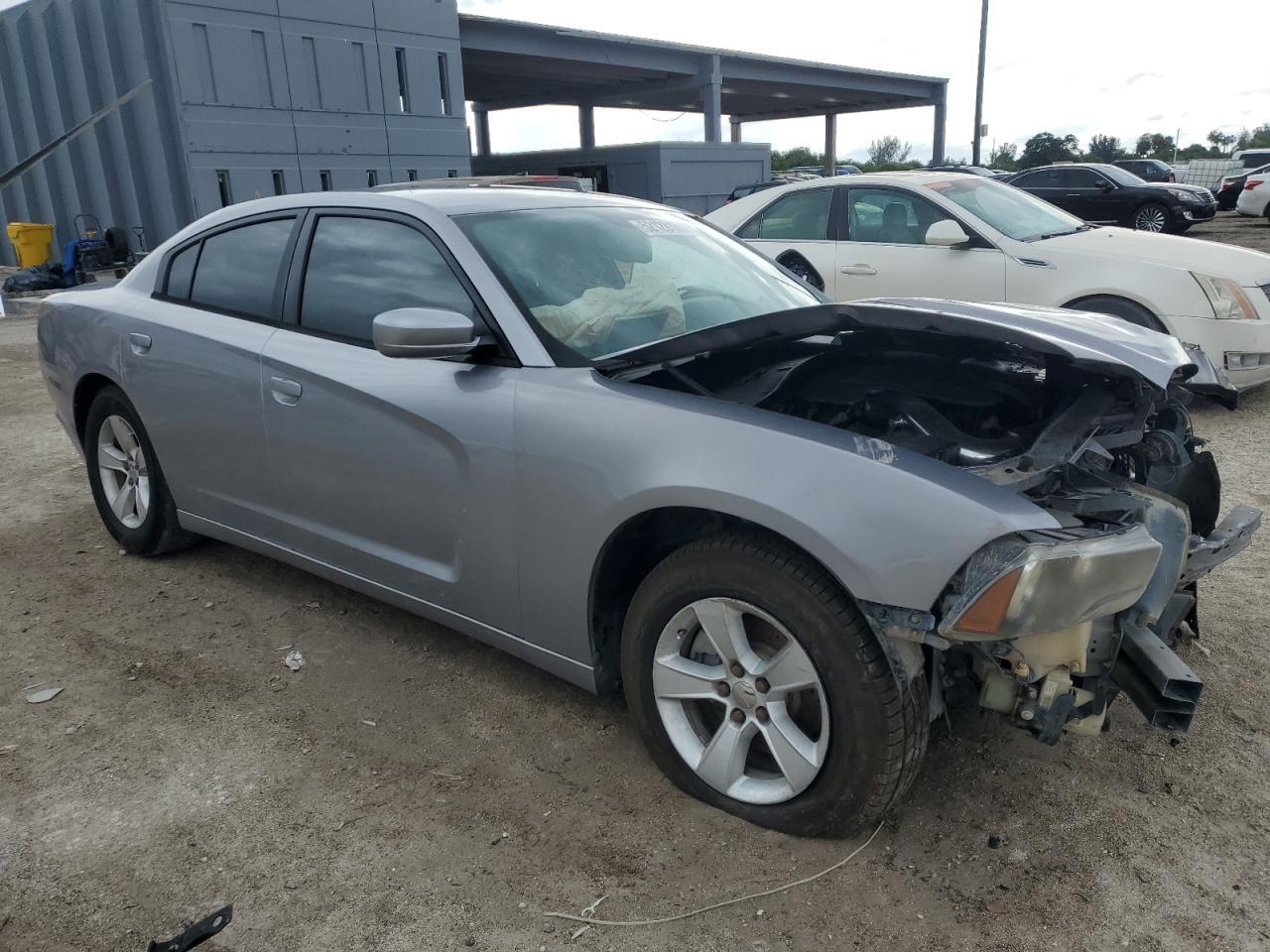 2013 DODGE CHARGER SE - Фото 4
