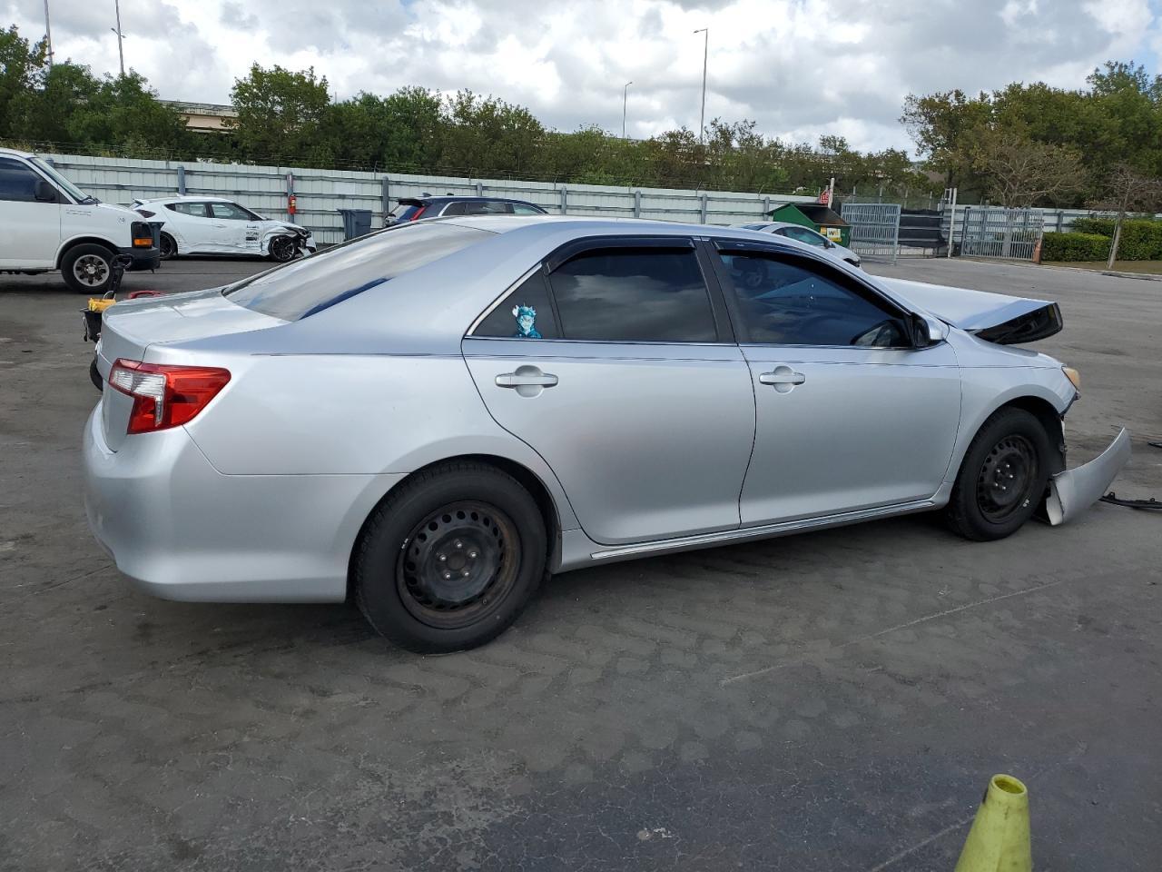2013 TOYOTA CAMRY L - Фото 3