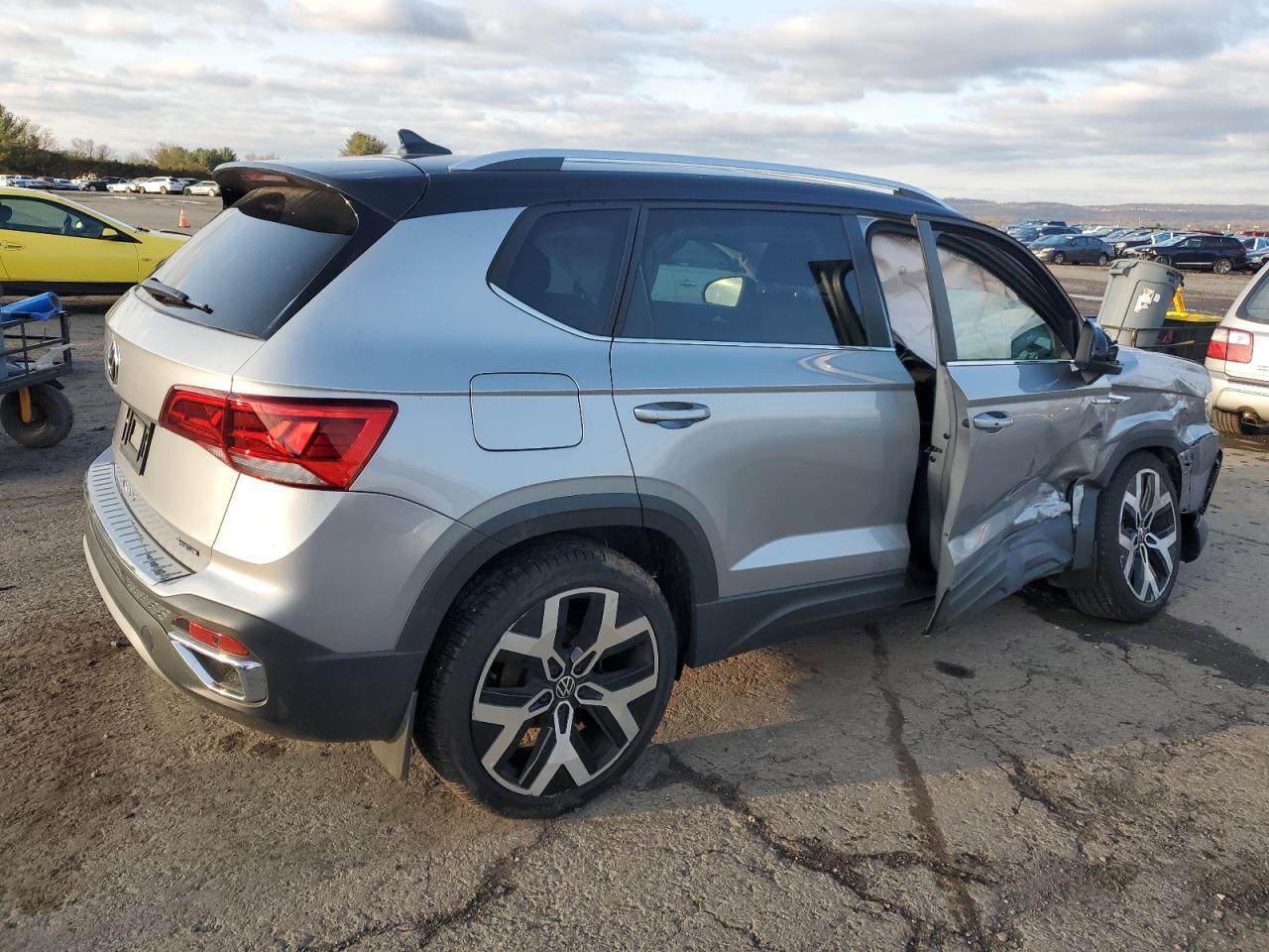 2023 VOLKSWAGEN TAOS SEL - Фото 3