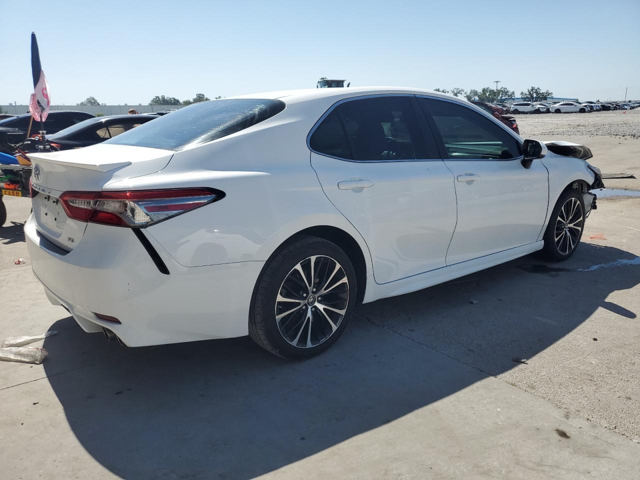 2018 TOYOTA CAMRY L - Фото 3
