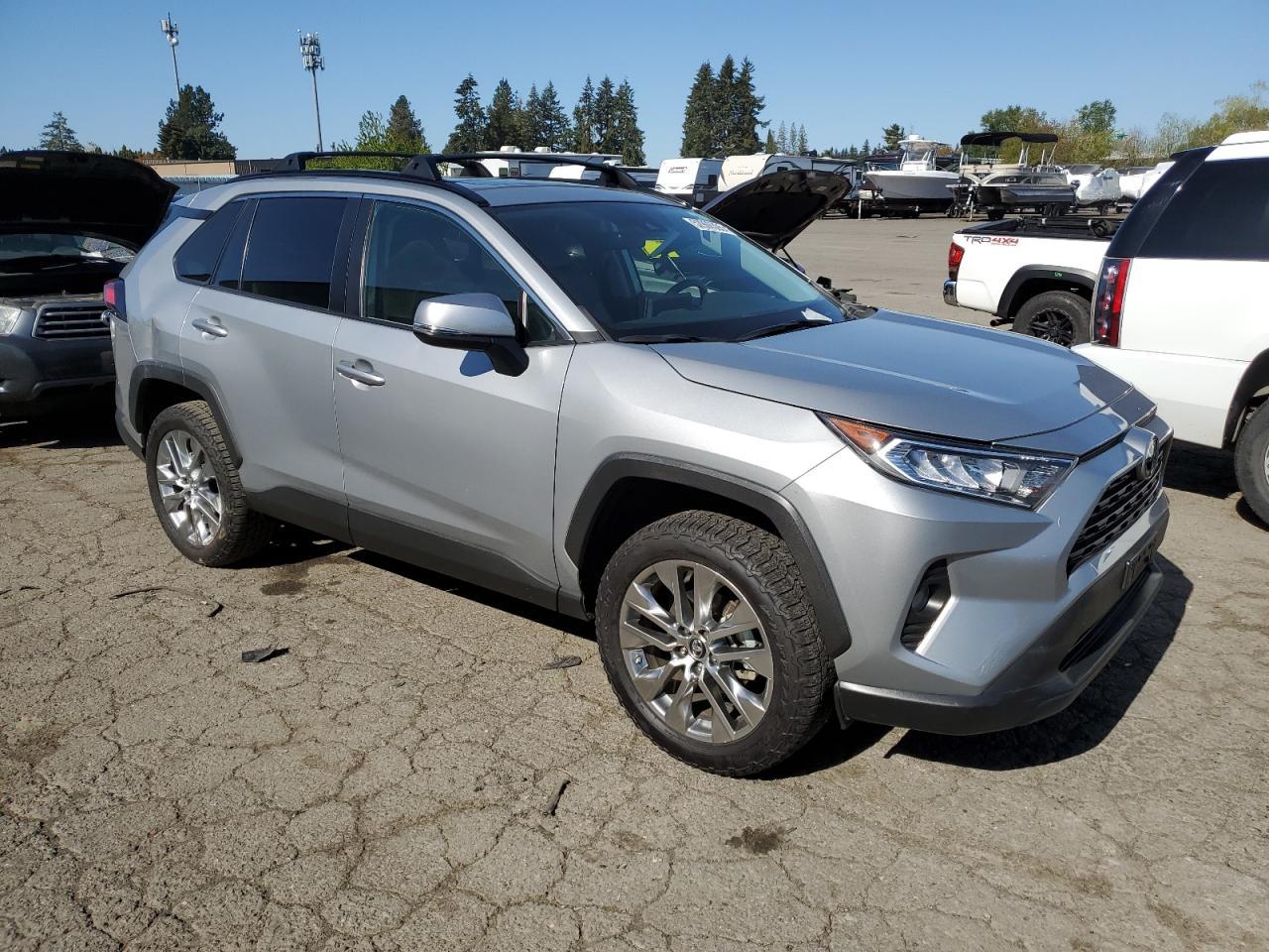 2019 TOYOTA RAV4 XLE P - Фото 4