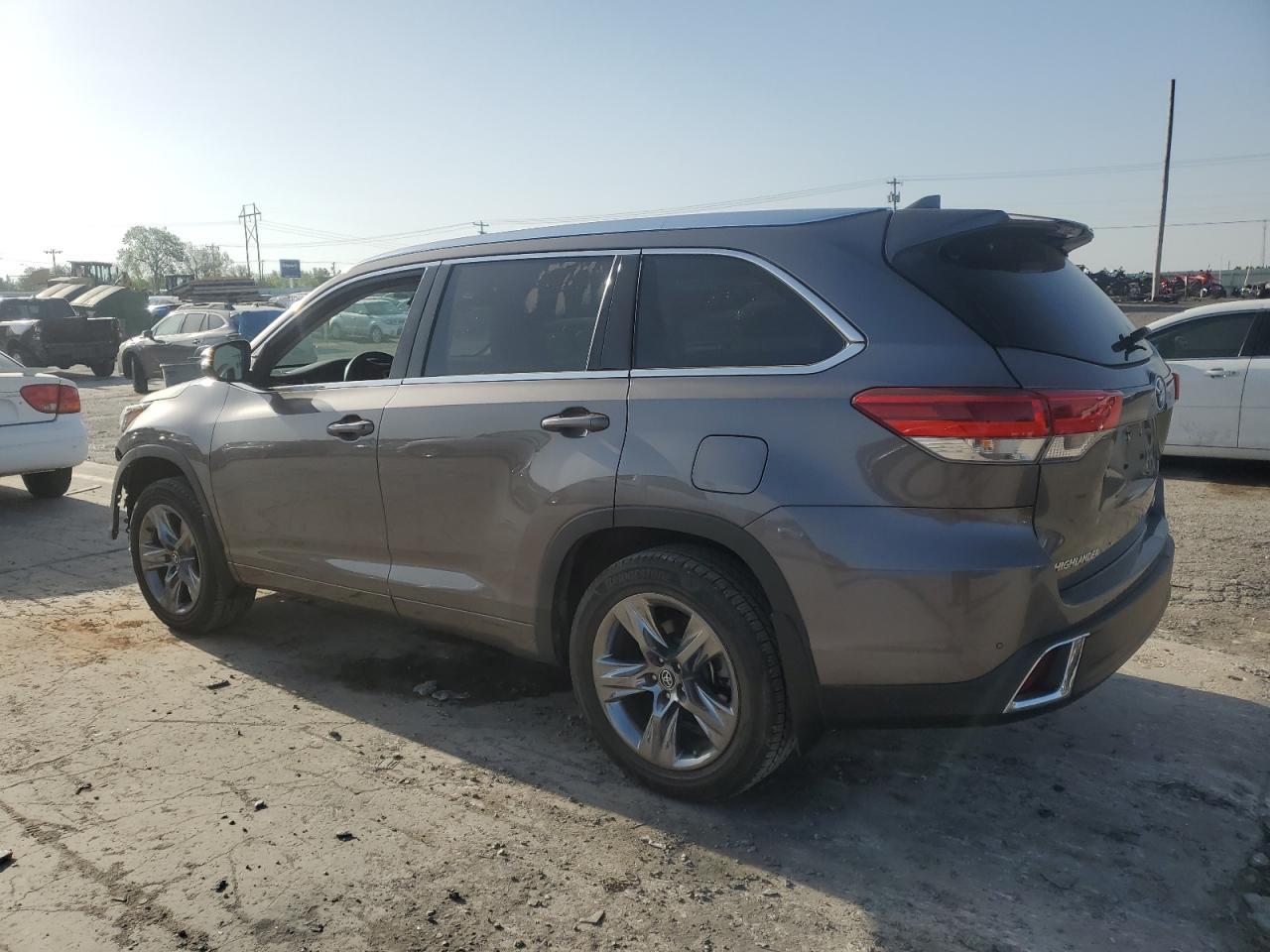 2019 TOYOTA HIGHLANDER - Фото 2