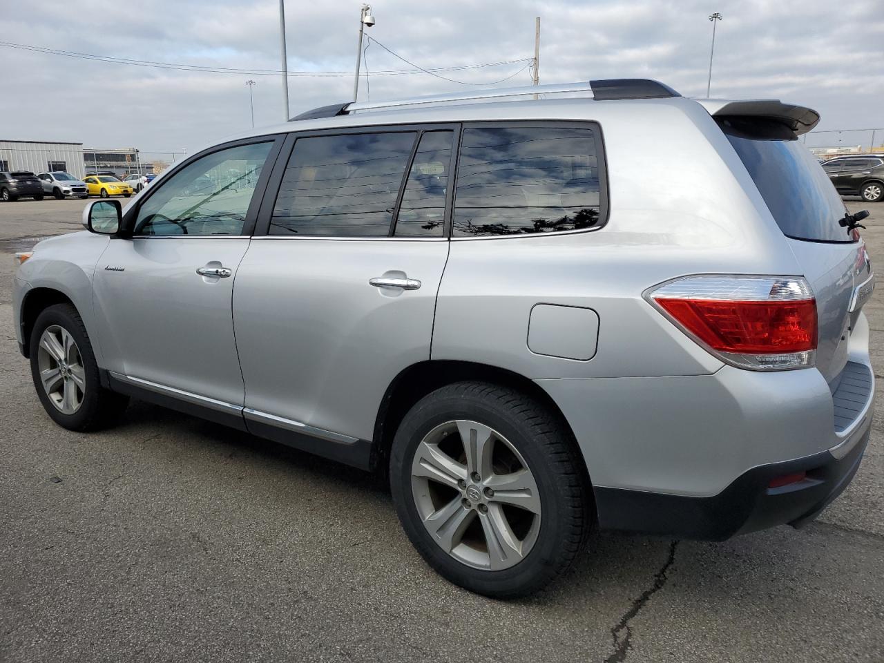 2012 TOYOTA HIGHLANDER - Image 2