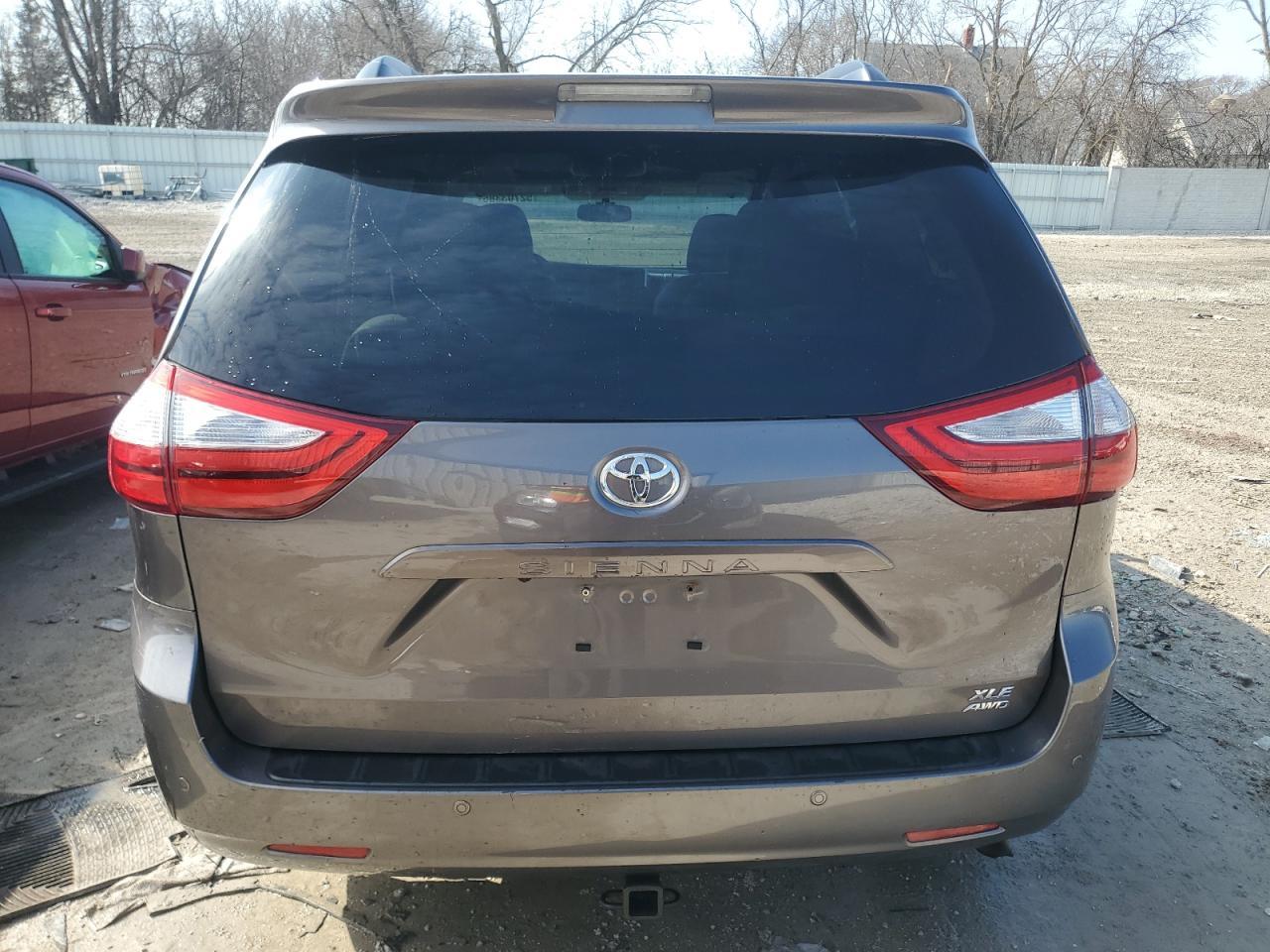2015 TOYOTA SIENNA XLE - Фото 6