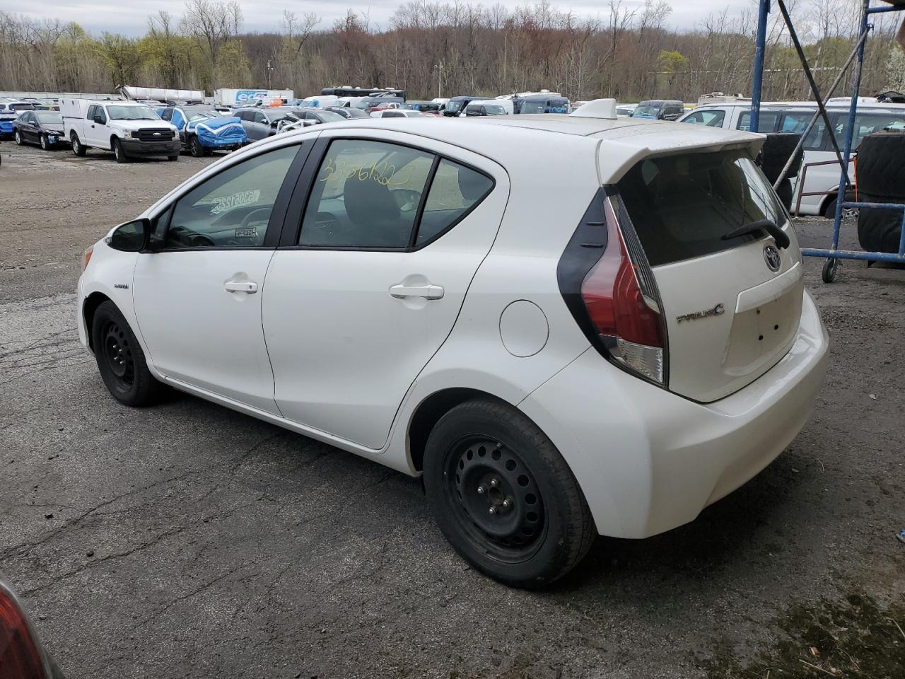 2016 TOYOTA PRIUS C - Image 2