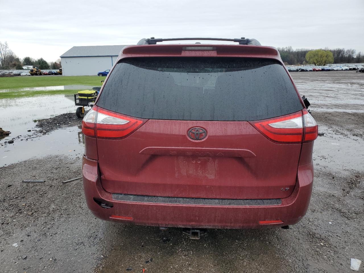 2015 TOYOTA SIENNA LE - Фото 6