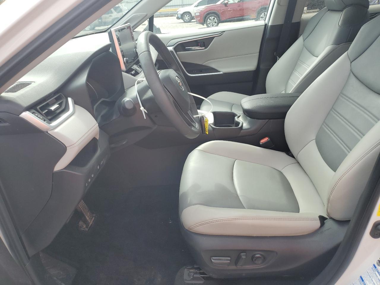 2022 TOYOTA RAV4 XLE P - Image 7