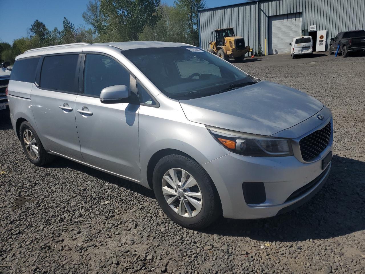 2016 KIA SEDONA LX - Image 4