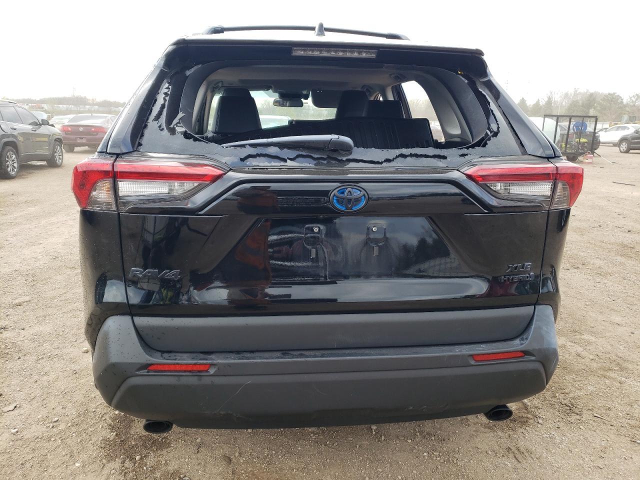 2024 TOYOTA RAV4 XLE P - Фото 6