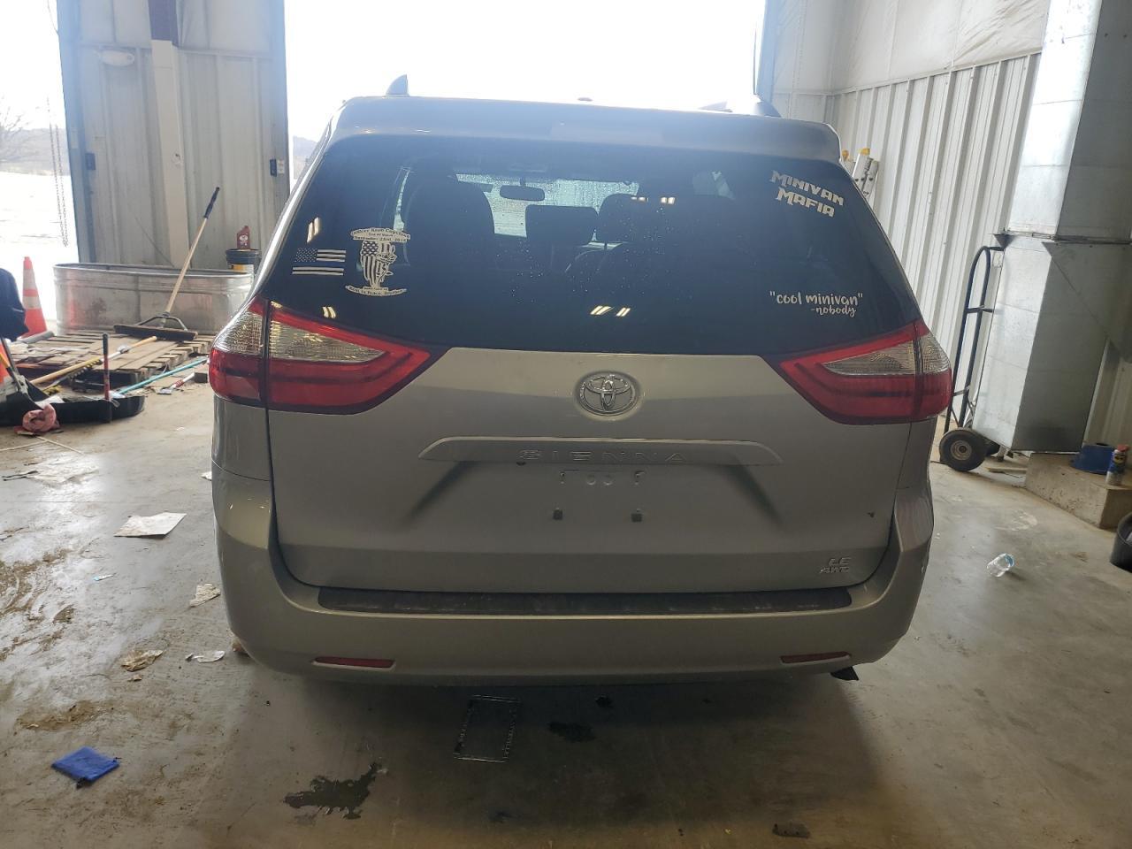 2015 TOYOTA SIENNA LE - Фото 6