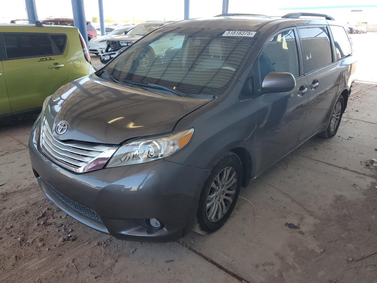 2013 TOYOTA SIENNA XLE