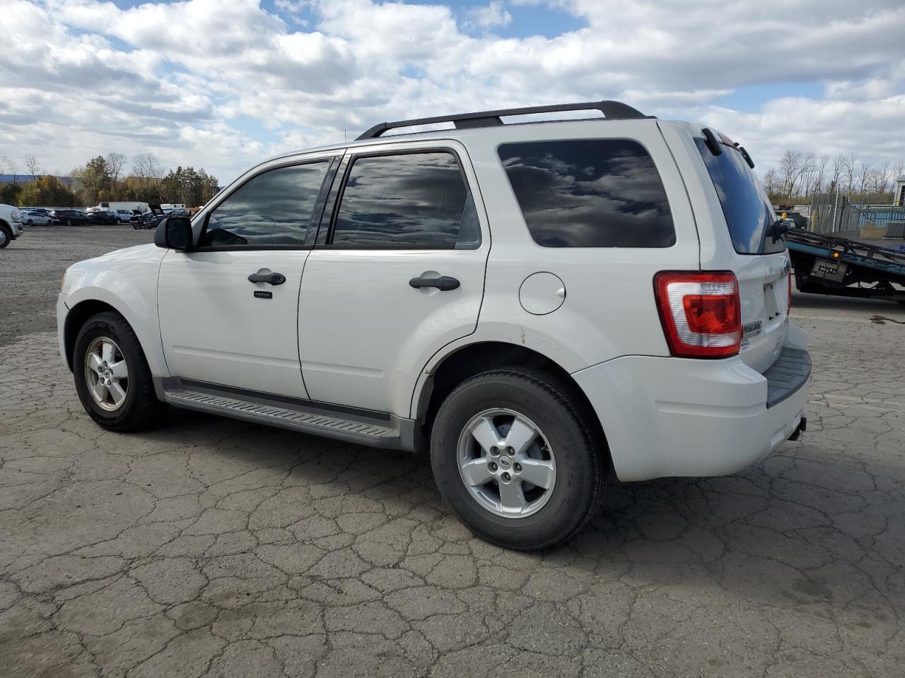 2010 FORD ESCAPE XLT - Фото 2