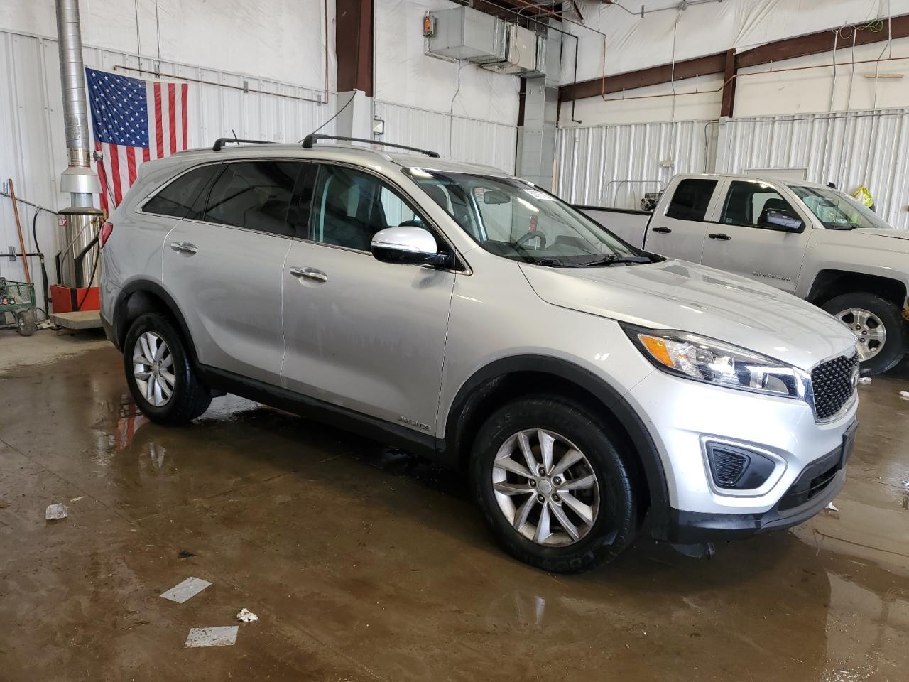 2017 KIA SORENTO LX - Image 4