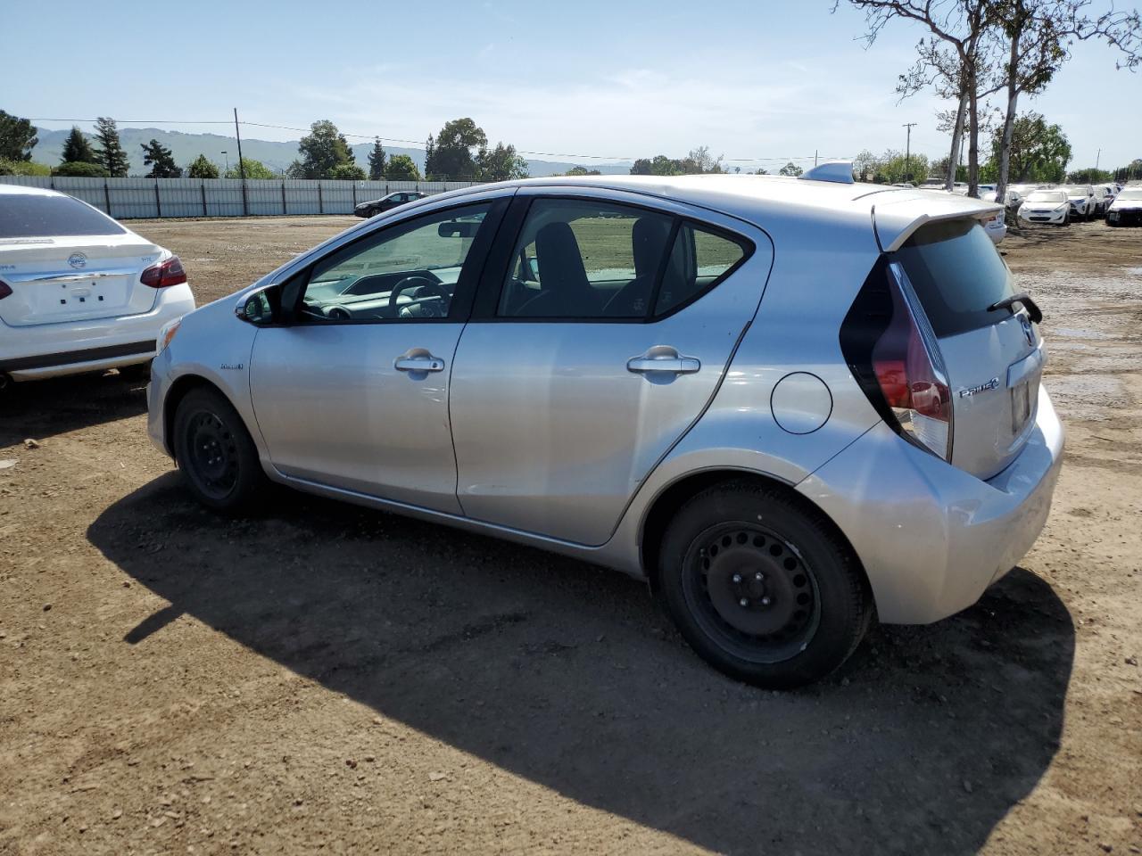 2015 TOYOTA PRIUS C - Фото 2