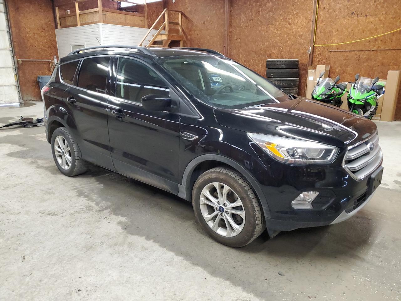 2017 FORD ESCAPE SE - Image 4