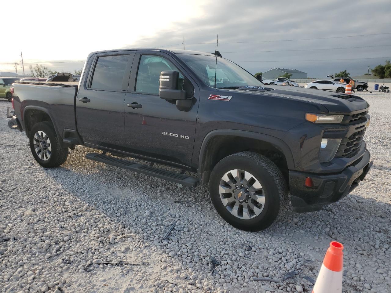 2024 CHEVROLET SILVERADO - Image 4