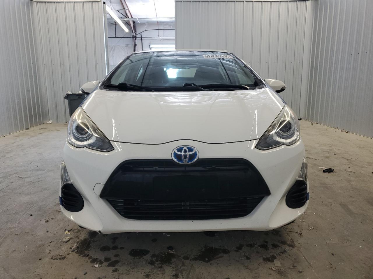 2016 TOYOTA PRIUS C - Image 5