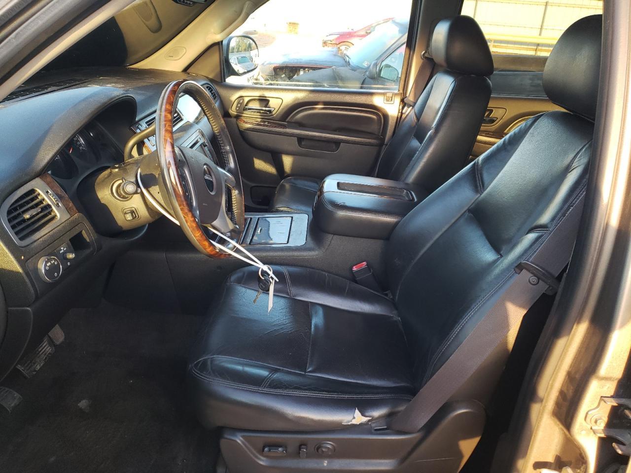 2012 GMC YUKON XL D - Image 7