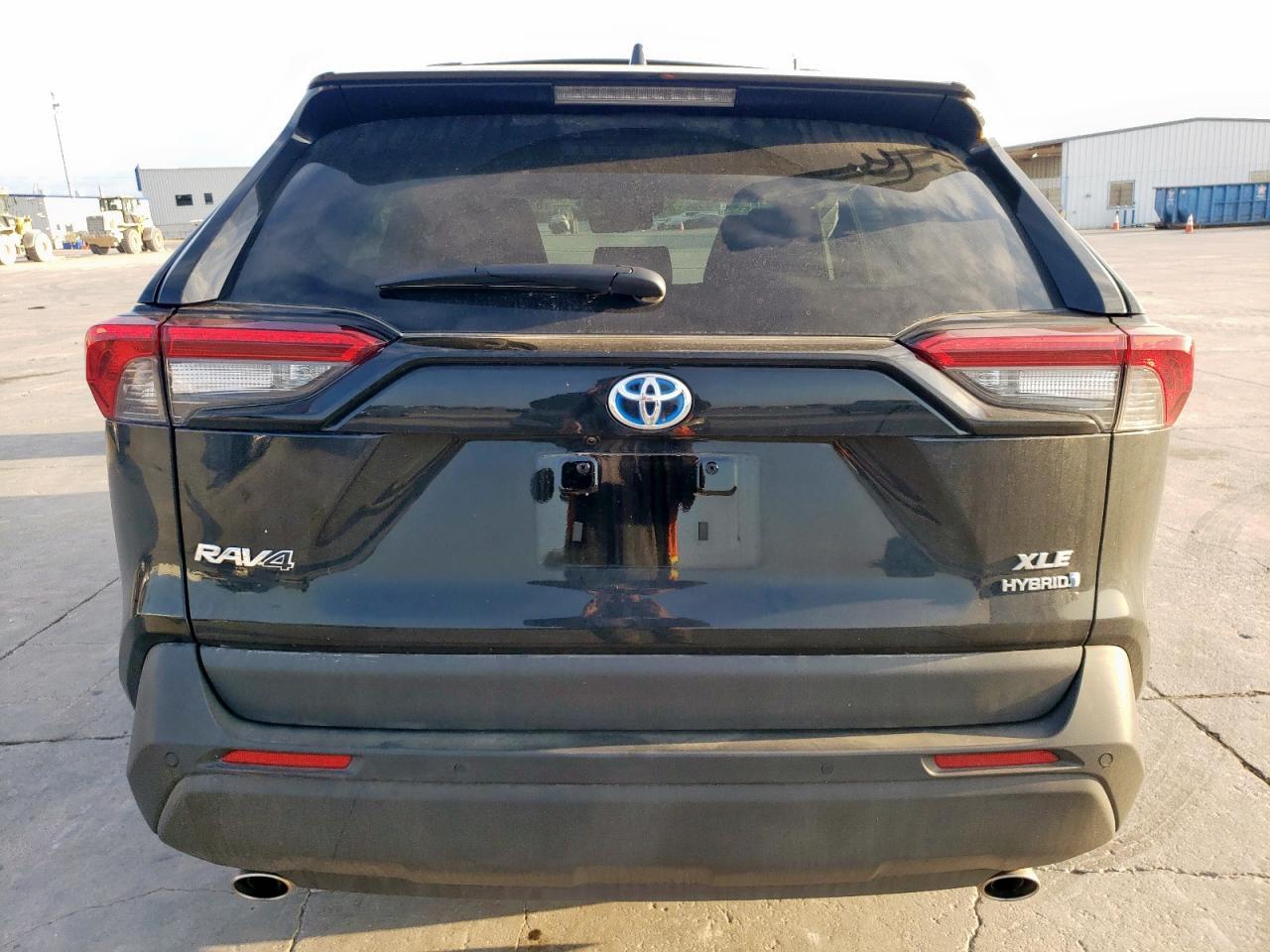2024 TOYOTA RAV4 XLE P - Фото 6