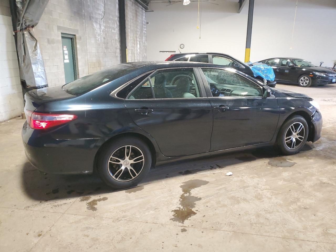 2017 TOYOTA CAMRY LE - Фото 3