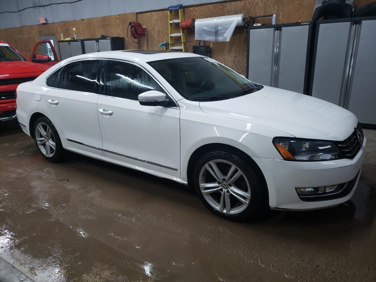 2014 VOLKSWAGEN PASSAT SEL - Фото 4