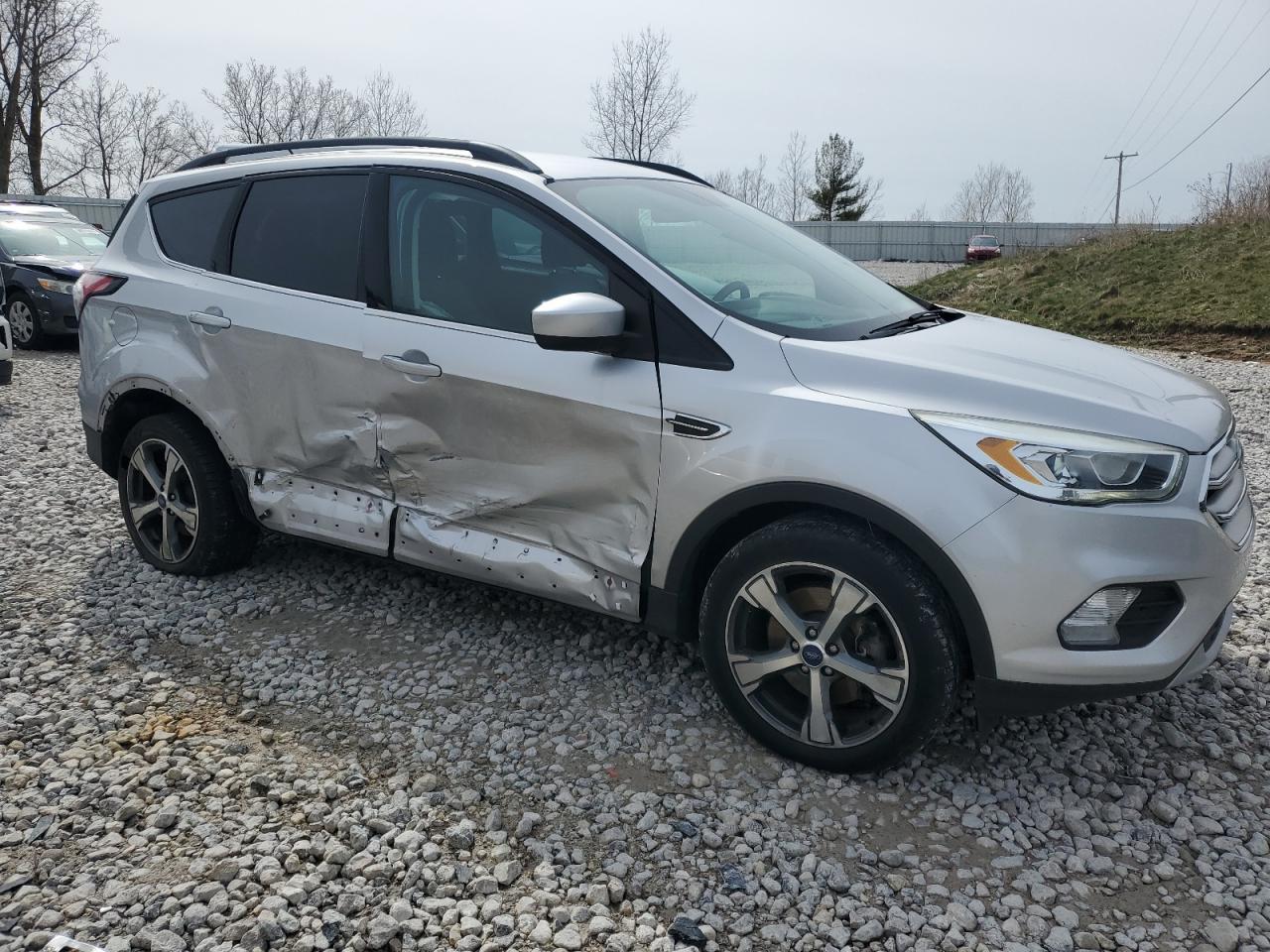 2017 FORD ESCAPE SE - Image 4