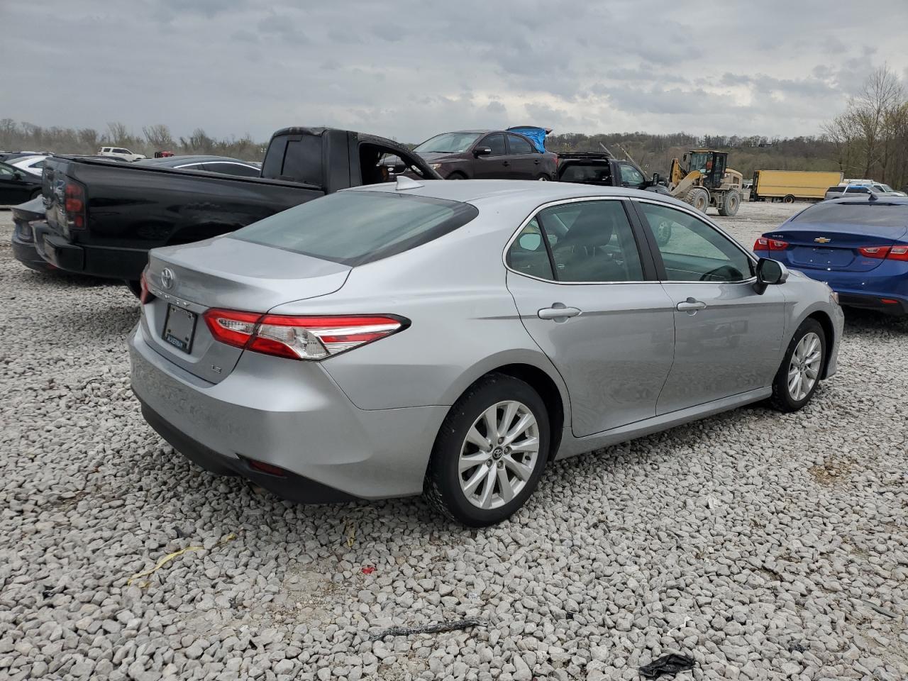 2020 TOYOTA CAMRY LE - Фото 3