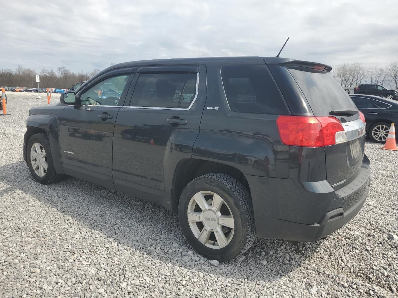2013 GMC TERRAIN SL - Image 2