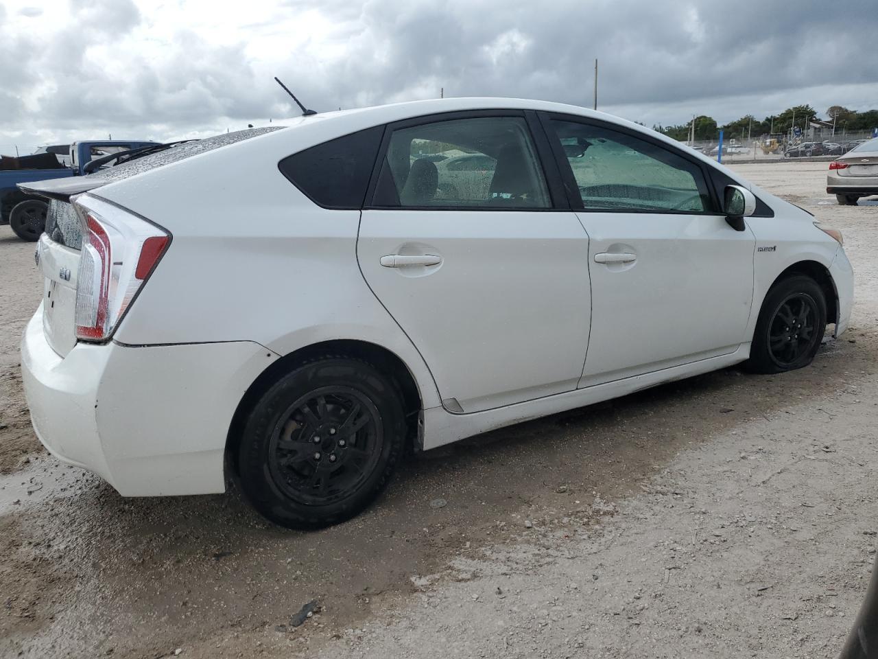 2015 TOYOTA PRIUS - Фото 3