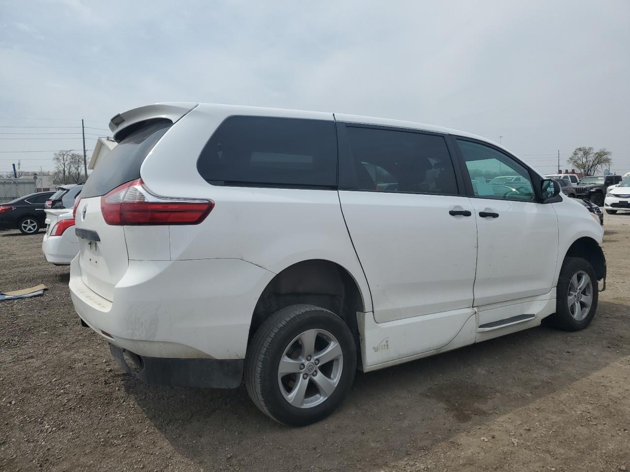 2020 TOYOTA SIENNA L - Image 3