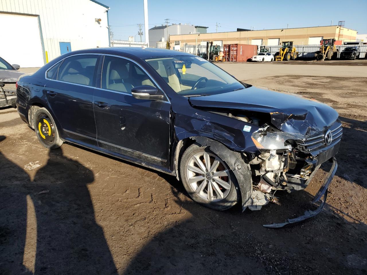 2014 VOLKSWAGEN PASSAT SEL - Фото 4