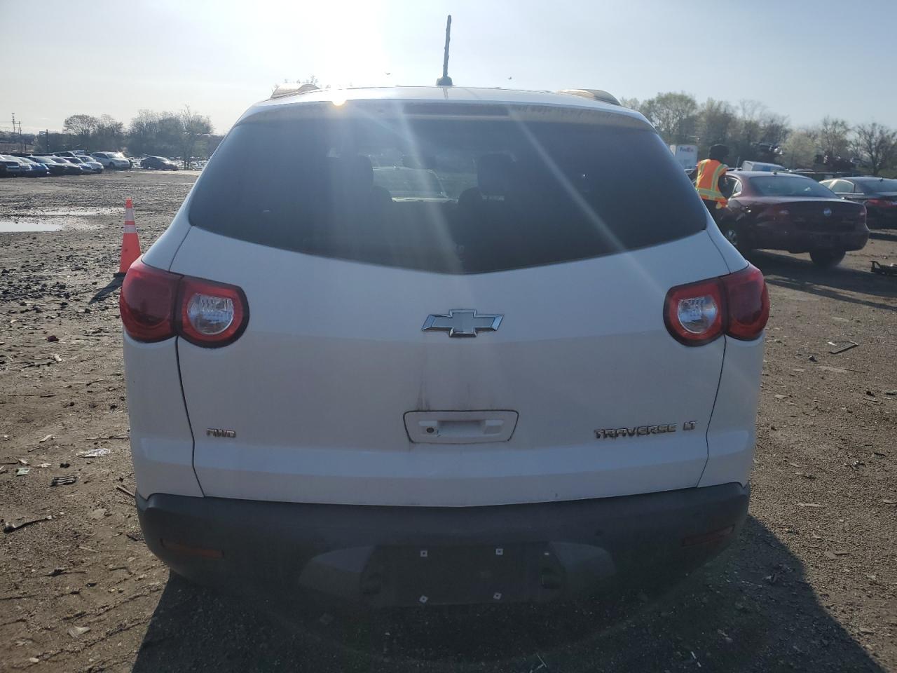 2011 CHEVROLET TRAVERSE L - Фото 6