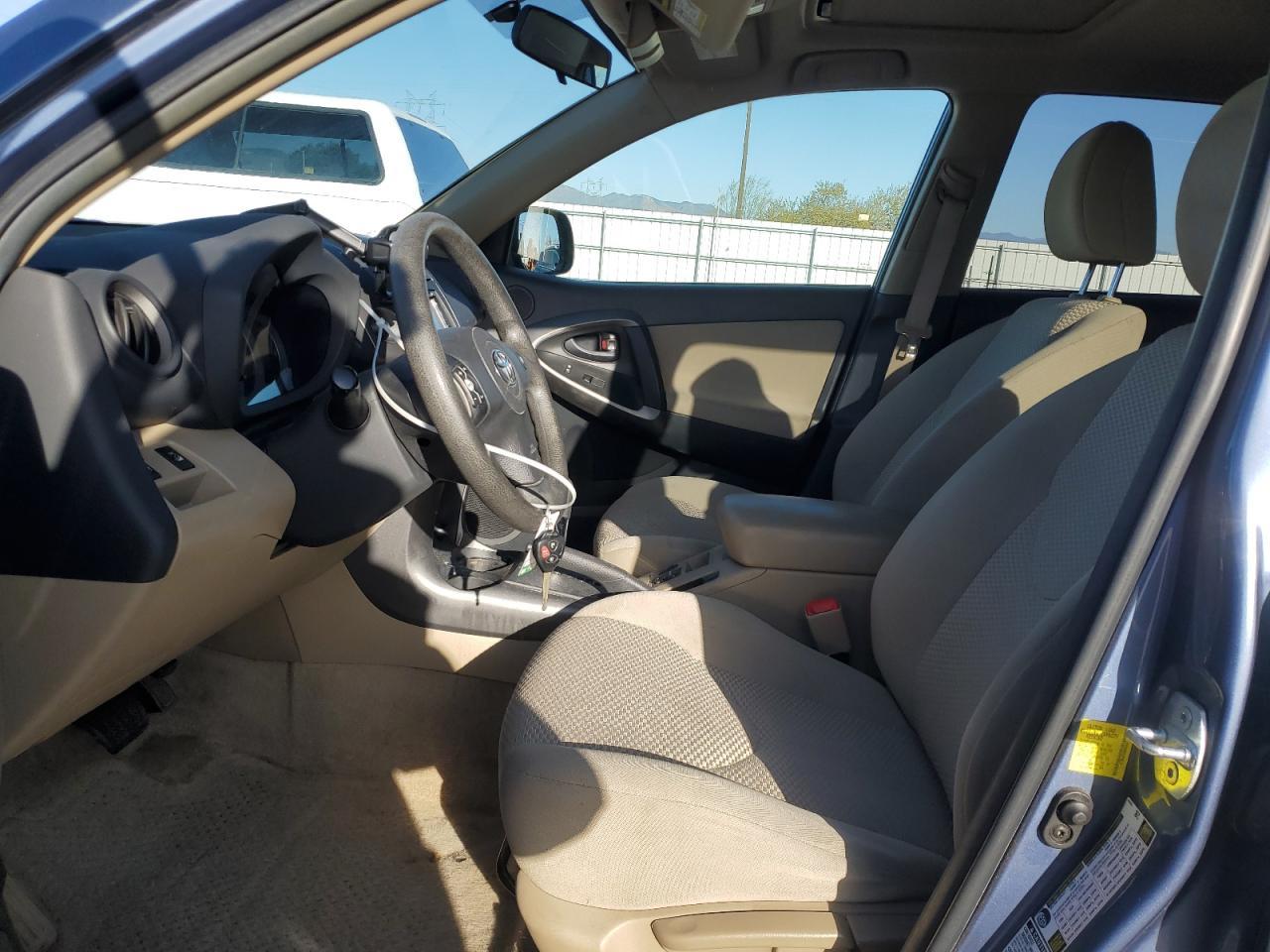 2011 TOYOTA RAV4 - Фото 7
