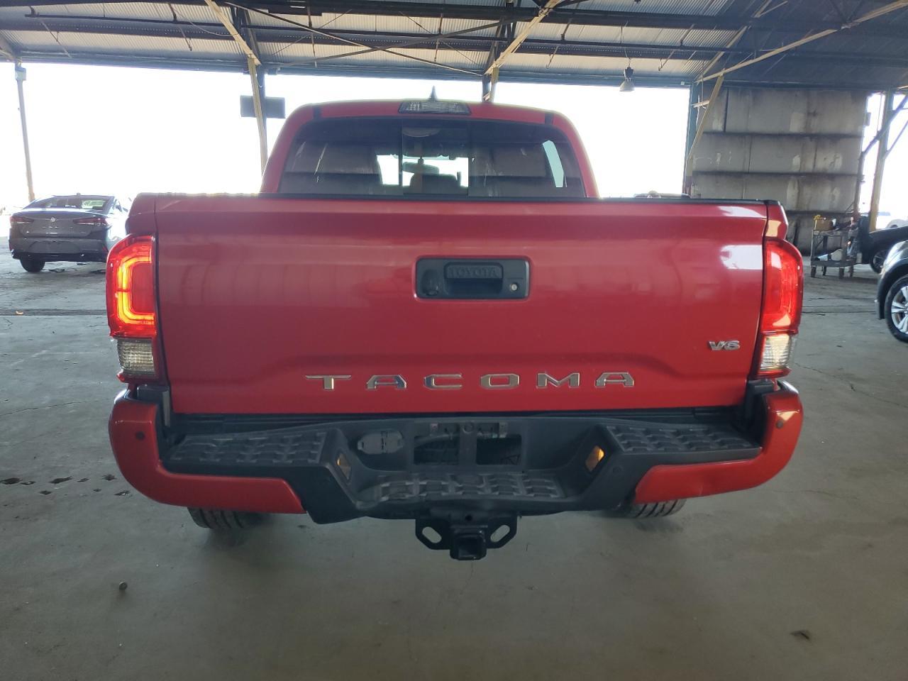2017 TOYOTA TACOMA DOU - Фото 6