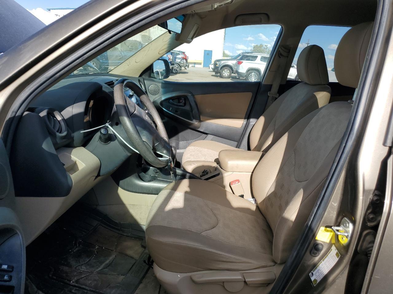 2011 TOYOTA RAV4 - Фото 7