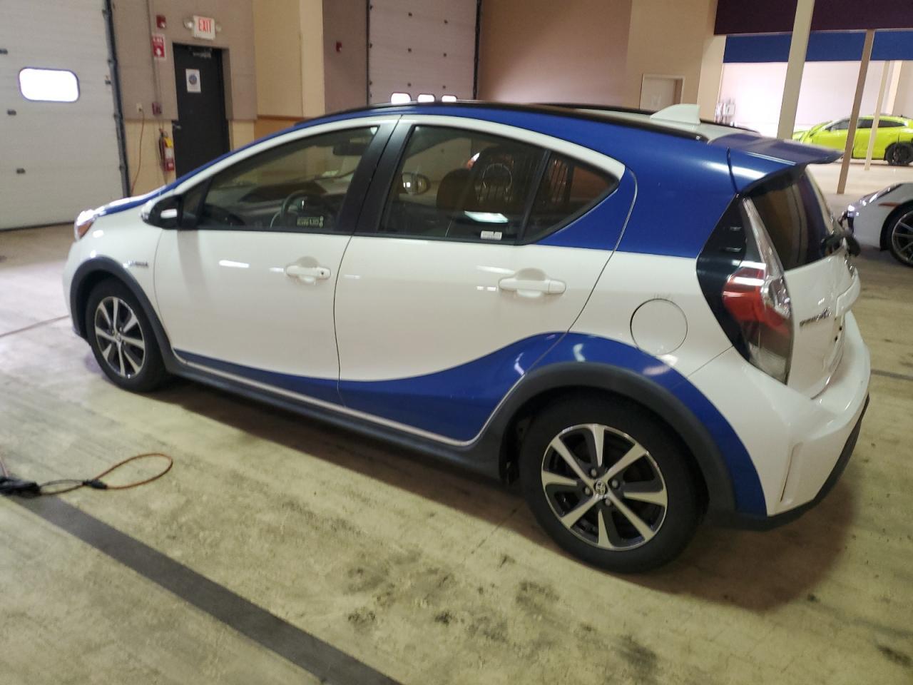 2018 TOYOTA PRIUS C - Image 2