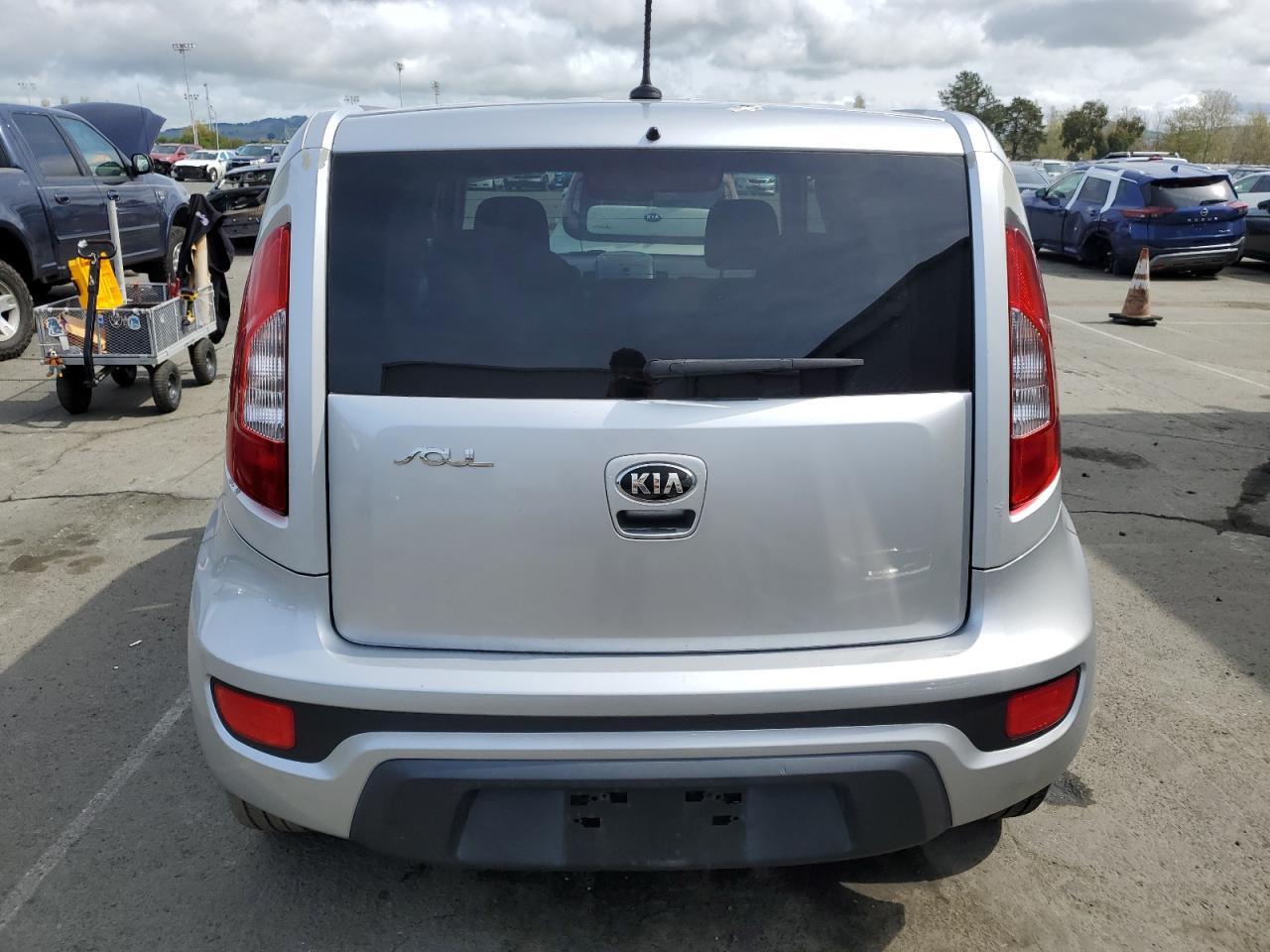 2013 KIA SOUL + - Image 6